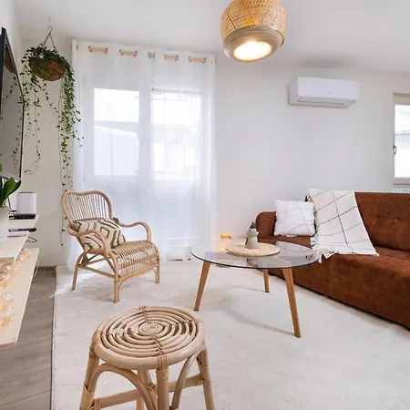 Stylish One-bedroom Daire